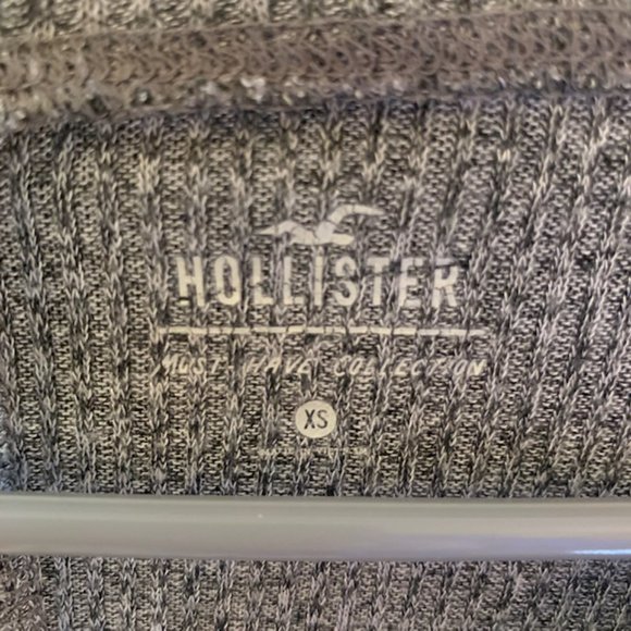 Hollister notch-front ribbed long sleeve top - Picture 4 of 6